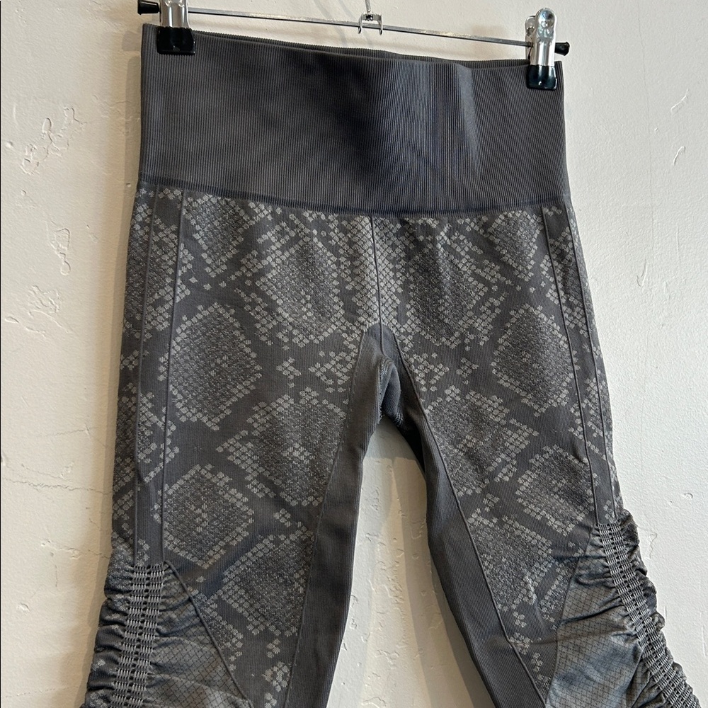 Lululemon In The Flow Crop II - Picture 3 of 11